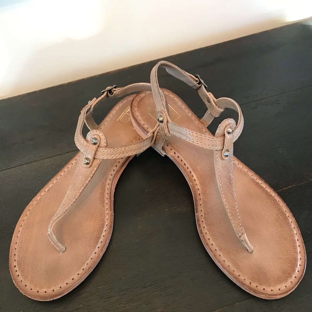 Frye Carson T-strap leather sandals